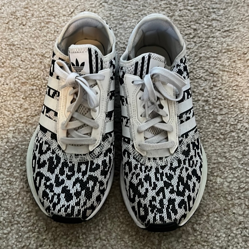 CHEETAH SIZE 9 ADIDAS RUNNING SHOES!!